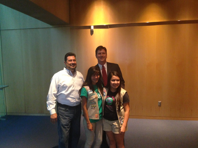 Mayor Stanton and Councilman Nowakowski pose with the presenters of the PlanPHX event with the Girl Scouts.