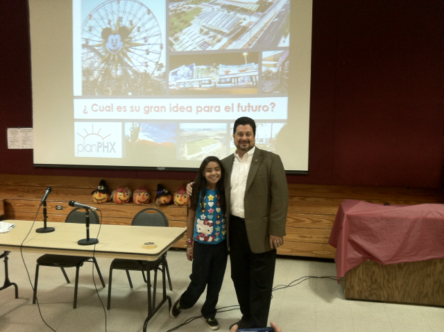 Councilman Nowakowski thanks one of the younger participants for sharing her ideas at the November 15, 2012 PlanPHX meeting. 