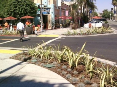 Landscaped curb extensions for safer pedestrian crossing