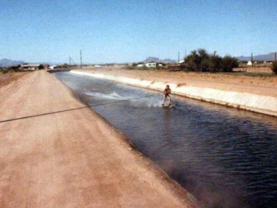 Canals as waterfronts! [not back alley trash bins]