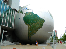 Absolutely LOVE the Daily Planet and think we need more of these functional yet artistic elements in our city.