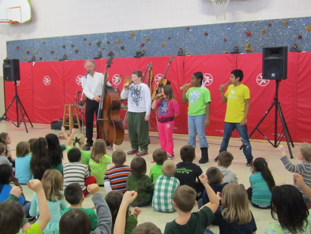 Les Gustafson-Zook from Indiana came to Hills Elementary to present "Songs of the Pioneers".