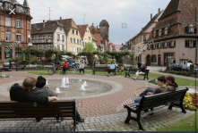 Town squares with benches tables fountains/splashpad  in downtown 