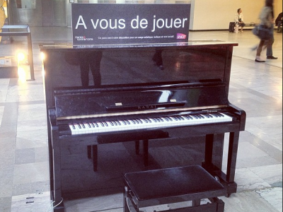 Public & non-profit pianos for fun & artistic use (Paris has)