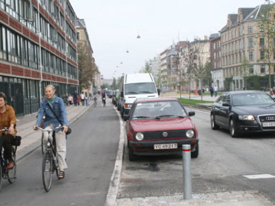Place bike lanes in between sidewalks and parked cars